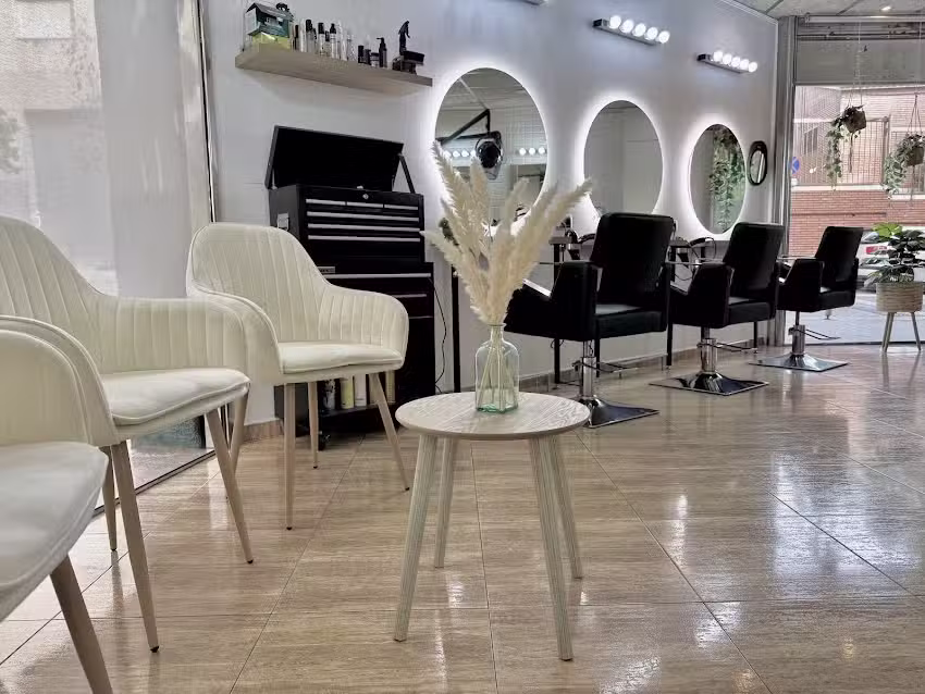 OASIS Hair & Beauty Sal&oacute;n | Peluquer&iacute;a y est&eacute;tica | Matar&oacute;