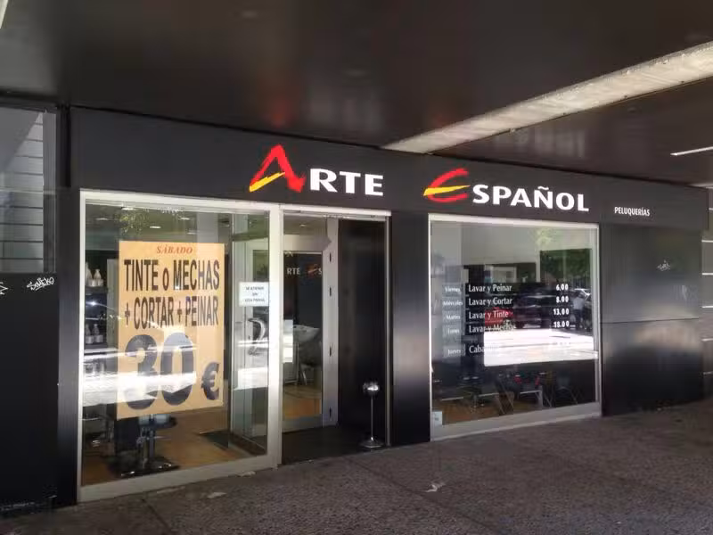 Peluqueria Arte Espa&ntilde;ol Aquitania31 (situado junto a la sidreria y papeleria)