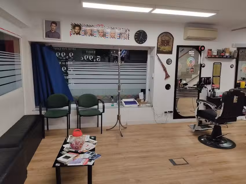 Peluquer&iacute;a barber&iacute;a centro comercial eurovillas a5 local 1 edificio 28514 nuevo baztan Madrid