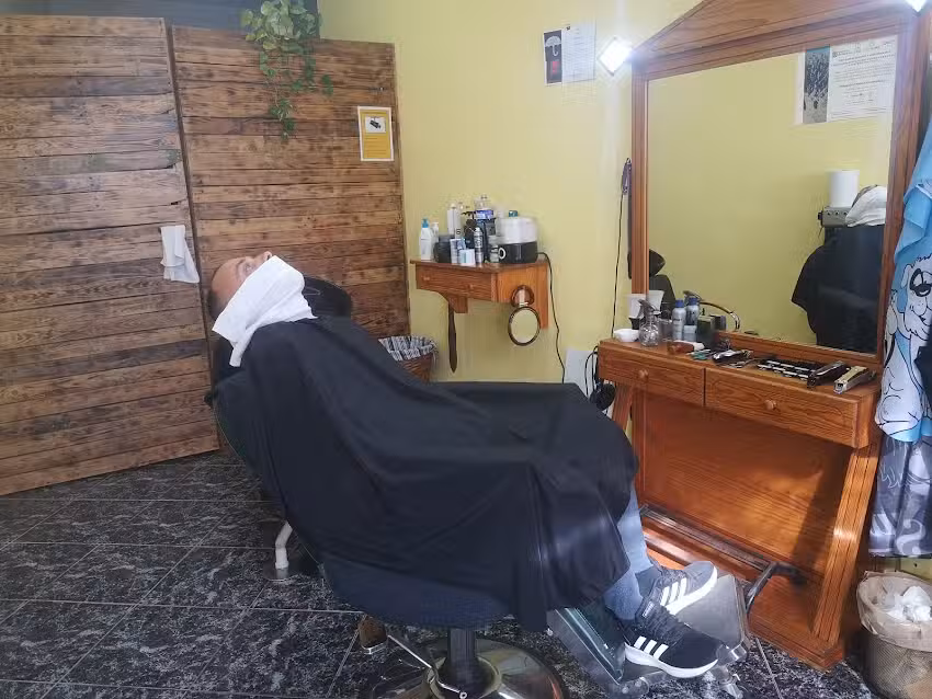 PELUQUERIA BARBERIA TIO FRAN