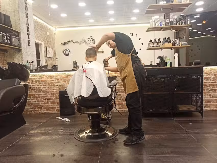 Peluqueria & Barbershop CONARTE C/Arte 3