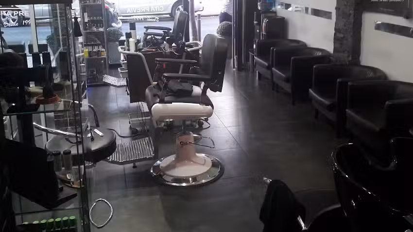 Peluquer&iacute;a Caballeros-masculino Alberto.(collado y Alc&aacute;ntara)