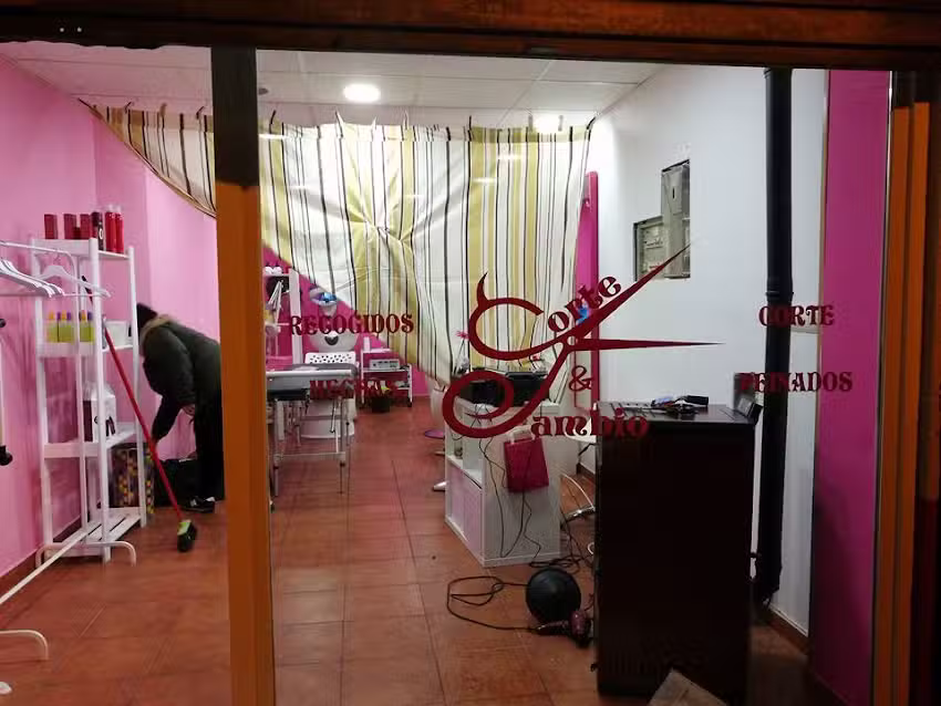Peluquer&iacute;a CORTE Y CAMBIO