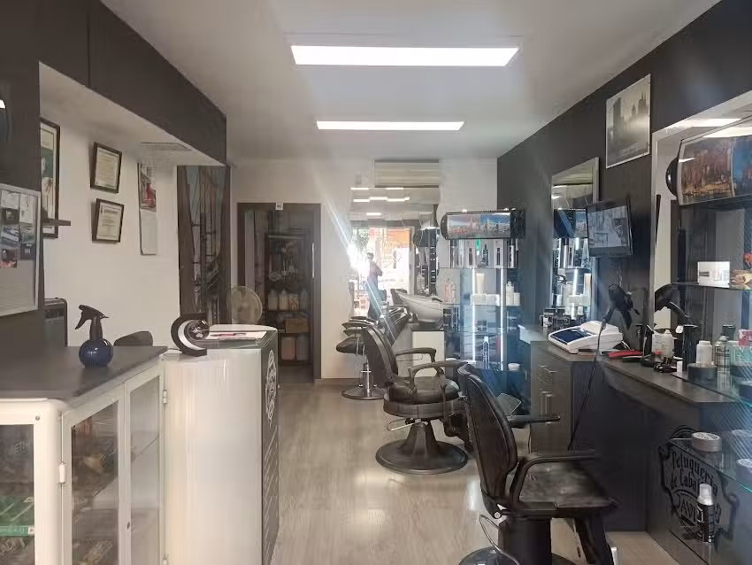 Peluquer&iacute;a De Caballeros Javier Barber Shop