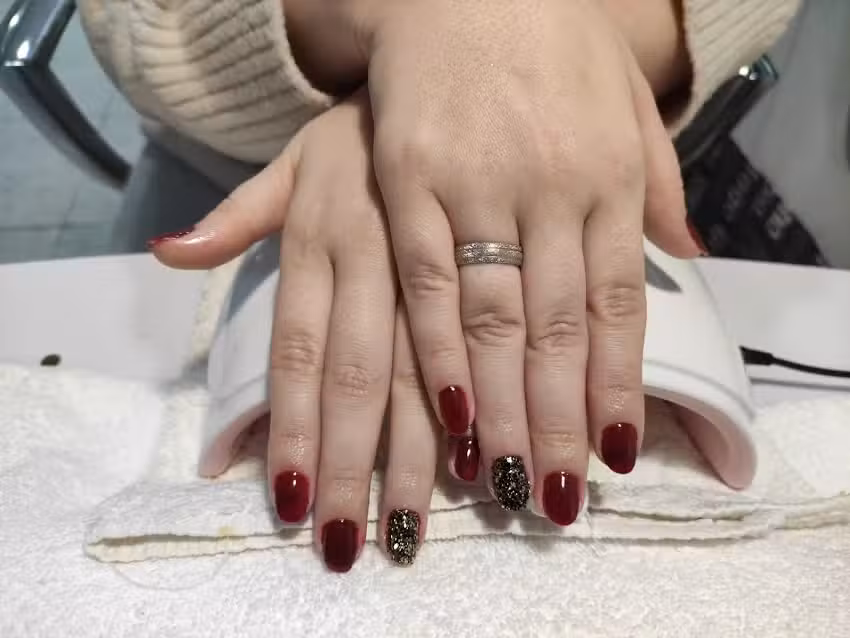 Peluquer&iacute;a Eva Rojo( masajes,pedicura, manicura,tatuajes,etc&hellip;)