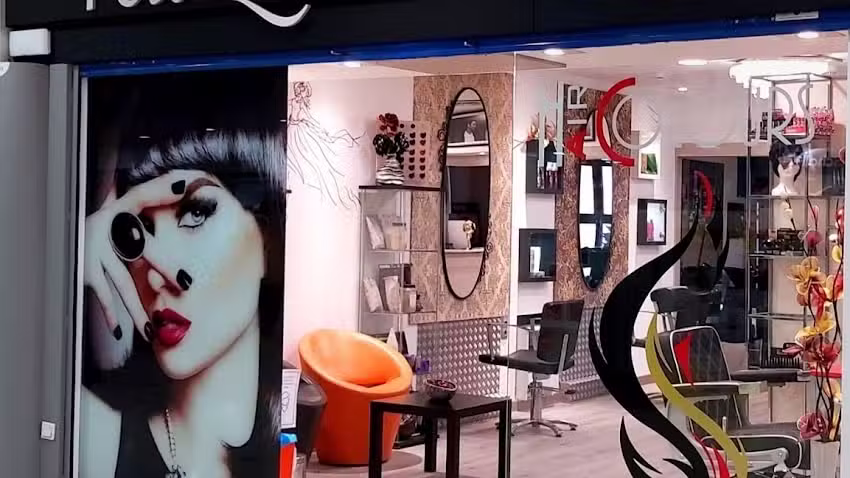 Peluquer&iacute;a Hair Colours/A BARCA
