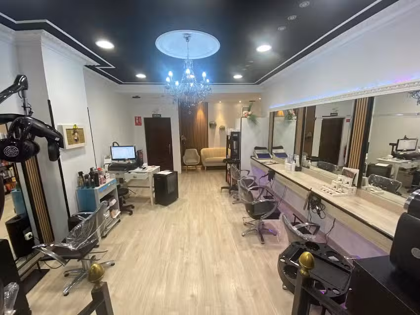 Peluquer&iacute;a Lloy&rsquo;s Estilistas