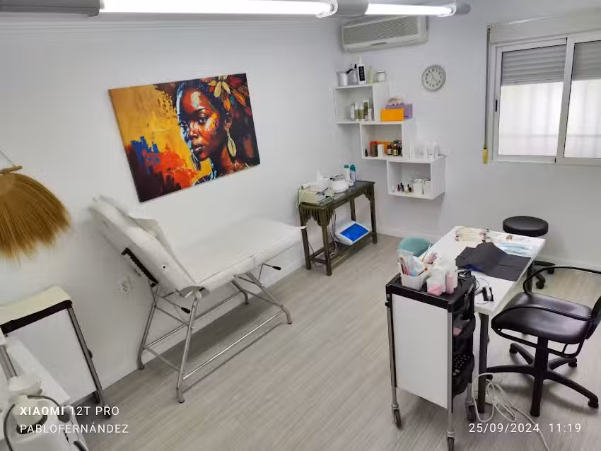 Peluquer&iacute;a M&oacute;nica Aguilera (Urb. Azahara)
