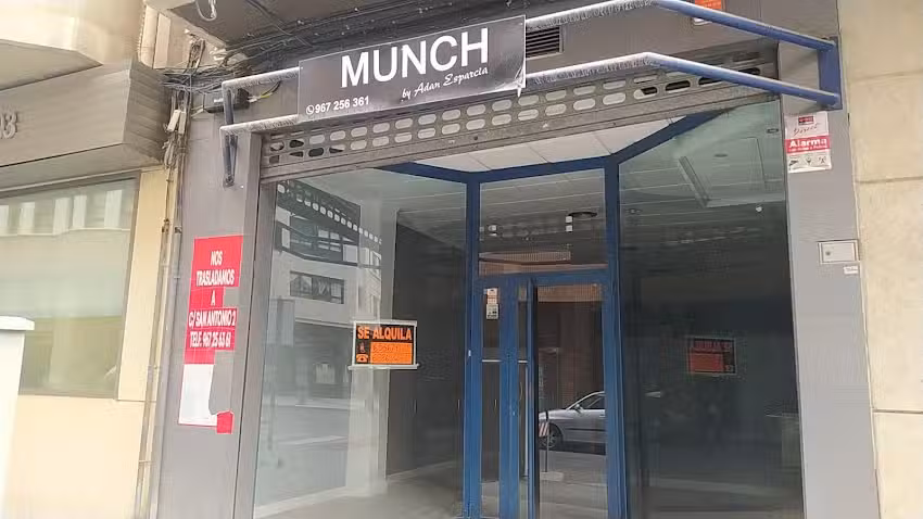 PELUQUERIA MUNCH adan esparcia