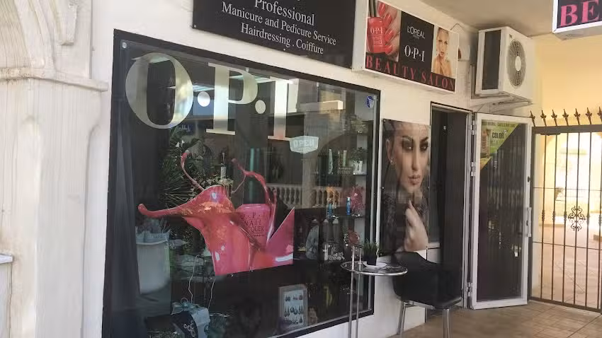 Peluquer&iacute;a Nails & Hair Salon