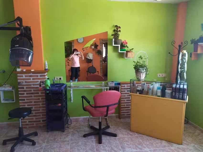 Peluquer&iacute;a Raquel (C&oacute;rtate Un Pelo)