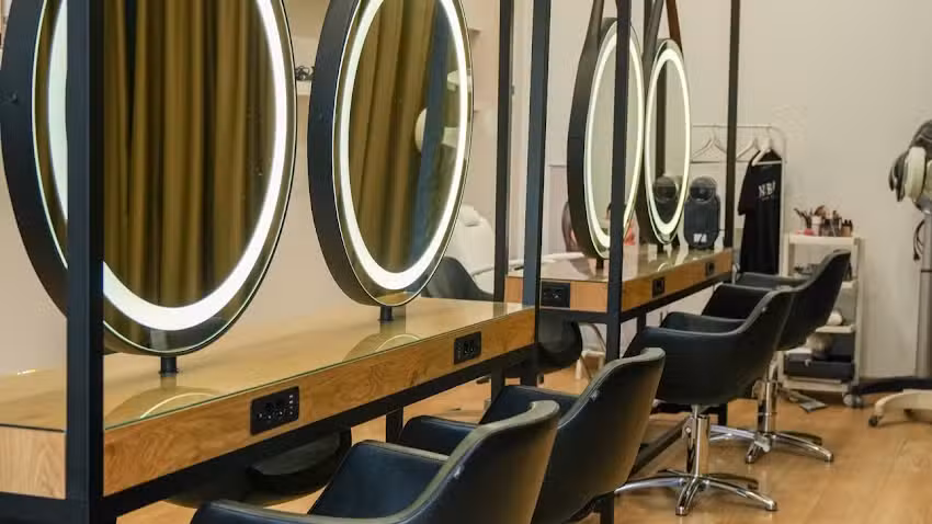 PELUQUER&Iacute;A VITORIA HBU HAIR SALON