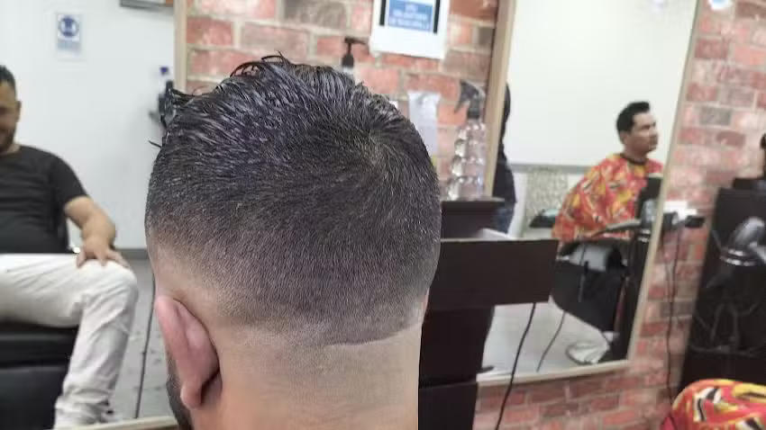 Peluquer&iacute;a y Barber&iacute;a Al Corte