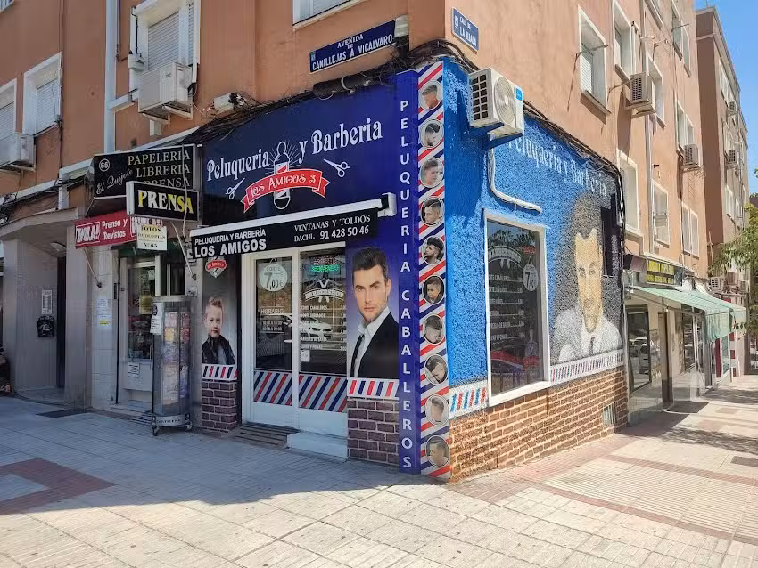 Peluquer&iacute;a y Barber&iacute;a Los Amigos