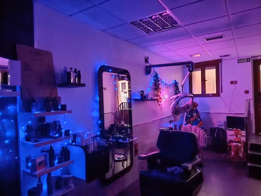 Peluquer&iacute;a y cosm&eacute;tica ESSENCIA
