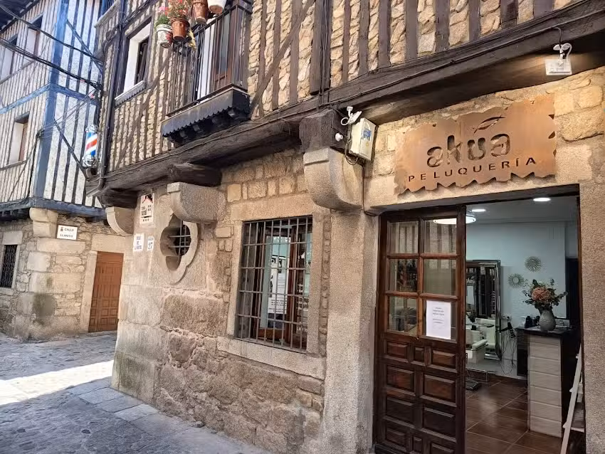 Peluquer&iacute;a y Estetica Akua