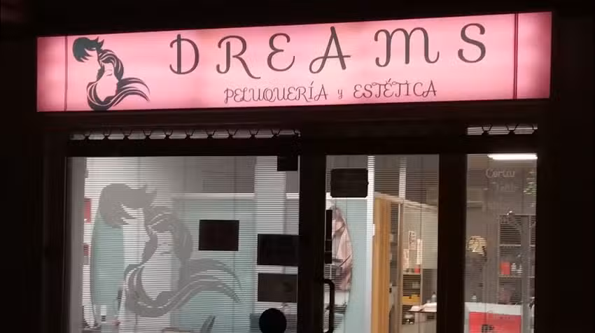 Peluquer&iacute;a y est&eacute;tica Dreams