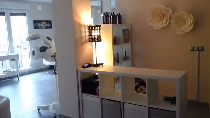 Peluquer&iacute;a y Est&eacute;tica Esencial
