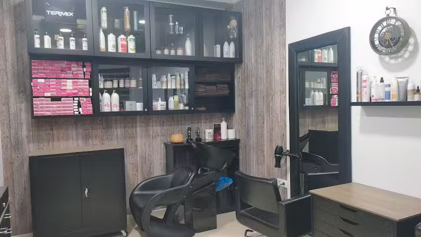 Peluquer&iacute;a y est&eacute;tica Julia