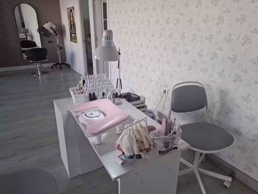 Peluquer&iacute;a y est&eacute;tica La Sala