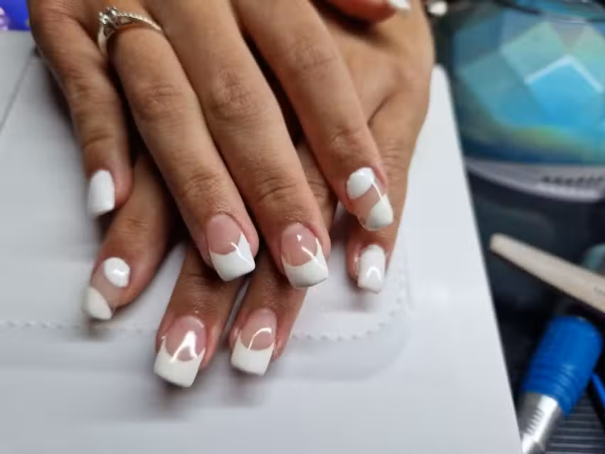 PELUQUERIA Y ESTETICA LOW COST PAQUI