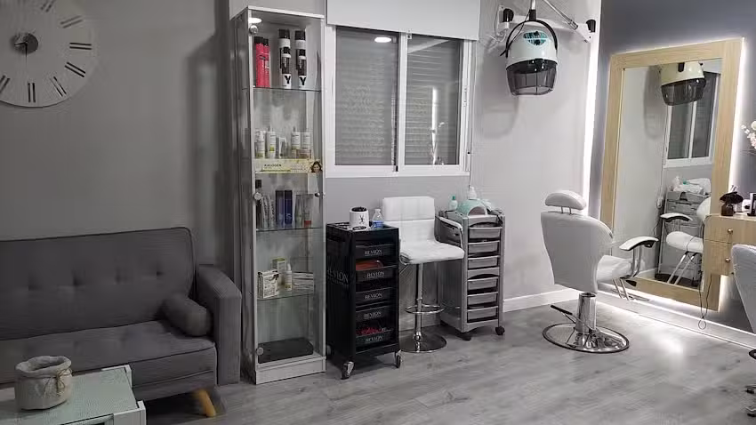 Peluquer&iacute;a y est&eacute;tica Luz