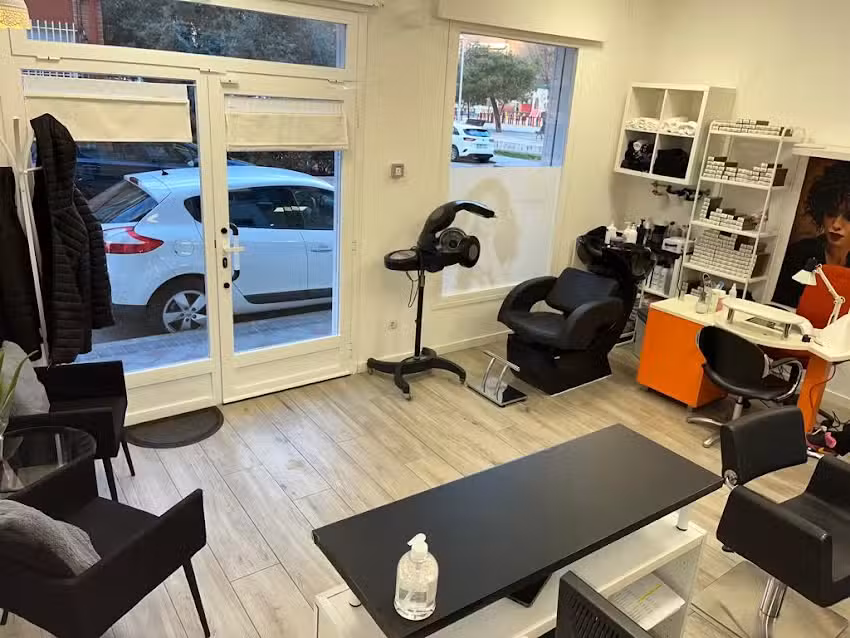 Peluquer&iacute;a y est&eacute;tica Resplandece