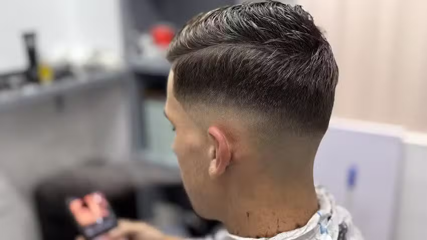 Peluquer&iacute;a y tienda de vaper ERKEMAO
