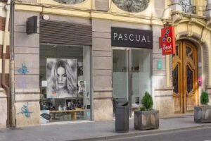 Peluquerias Pascual / Paz 36