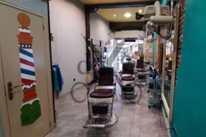 Peluqueros Bilbao DE EQUIS IGUAL Peluquerías Bizkaia