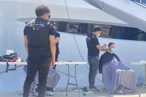 PERRUQUERIA BLACK AND WHITE VIP