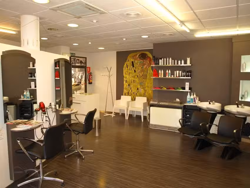 Pisaverdines Peluquer&iacute;a y Est&eacute;tica