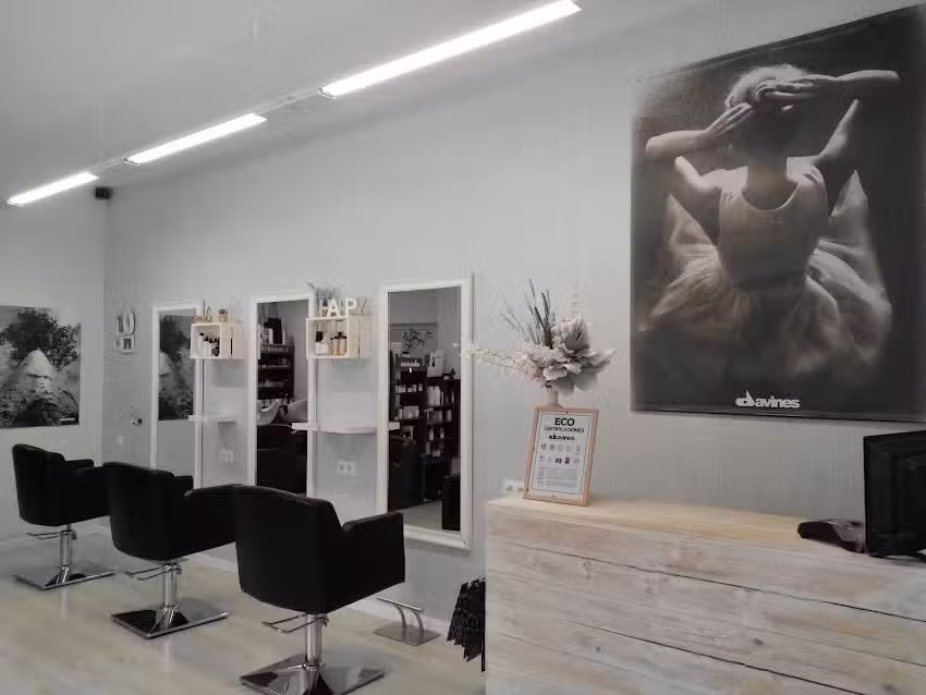 Pompadour Salon Natural Concept