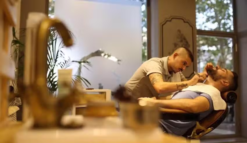 Rafa Cucarella, Peluquer&iacute;a-Barber&iacute;a