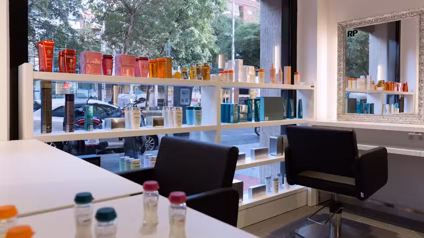 Raffel Pag&egrave;s | Peluquer&iacute;a Barcelona | Josep Tarradellas 37