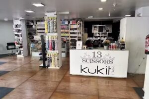 Salón 13 Scissors Hairdressers