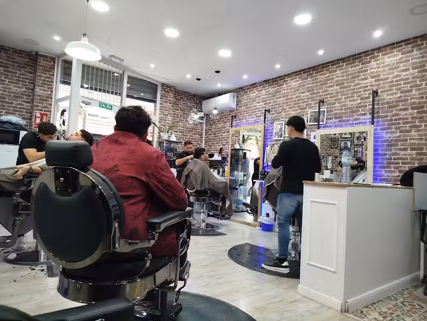 Sal&oacute;n-Barber&iacute;a Nou Moles
