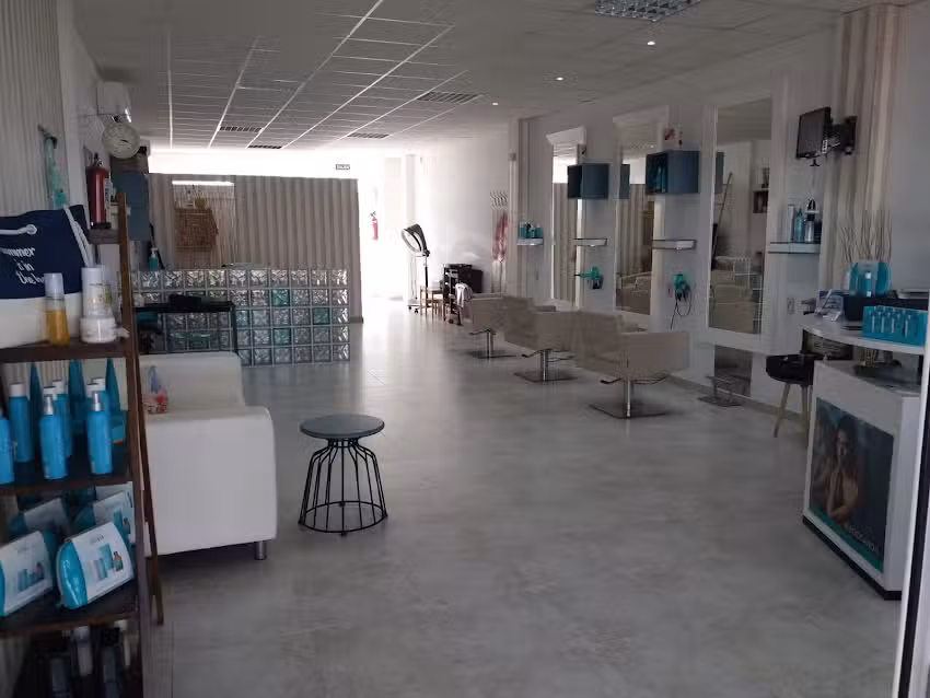 Salon Laura Juli&agrave; estilista