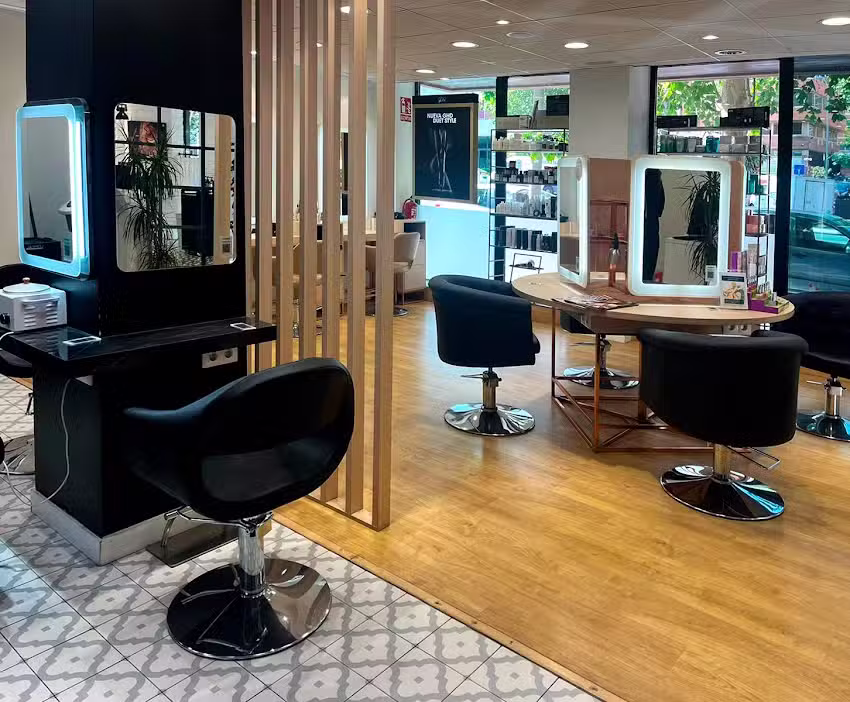 Sal&oacute;n Luis & Tachi &ndash; Alberto Alcocer