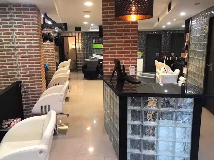 Sara Llopis Peluquer&iacute;a y Est&eacute;tica