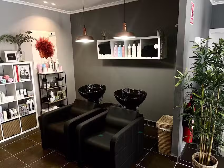 Sr. Brown HairStudio