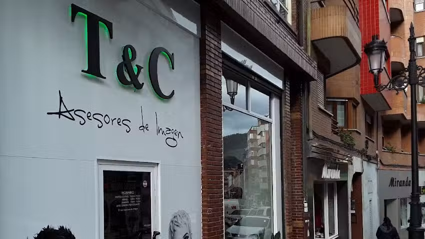 T&C ASESORES DE IMAGEN | Peluqueria en Oviedo – Estilistas – Recogidos novia – Tintes – Peinados