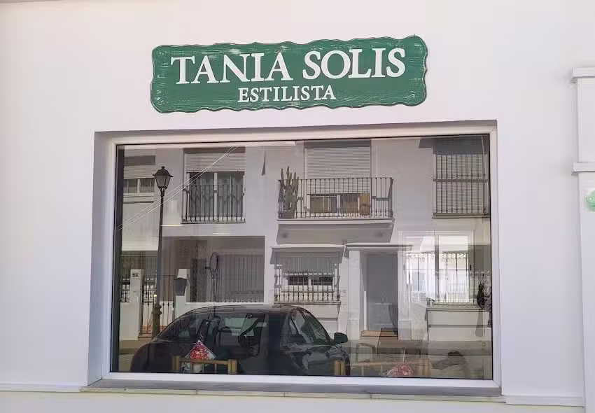 TANIA SOLIS Estilista