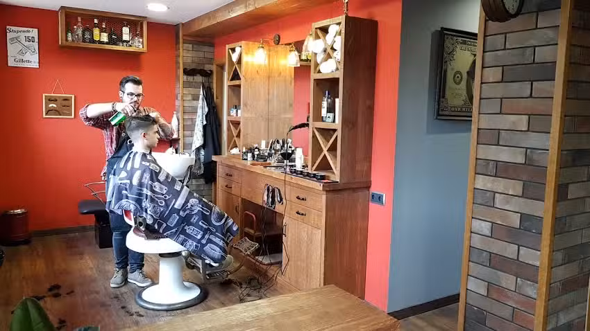 The Barber’s Local