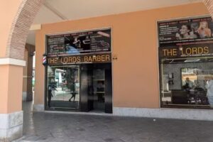 THE LORDS BARBER ( SALINAS Y PABLO )