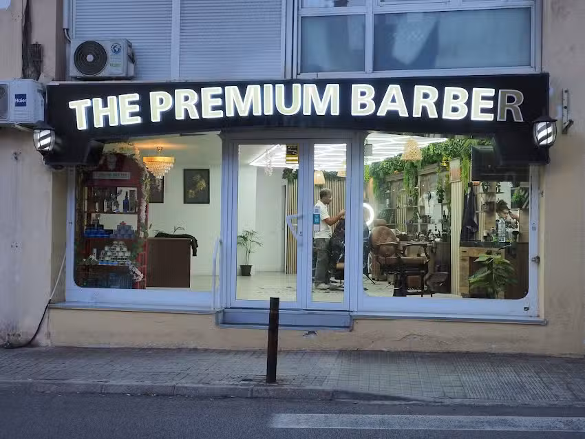 THE PREMIUM BARBER