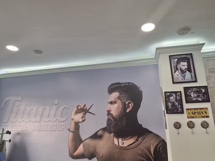Titanic Peluquería,barber shop