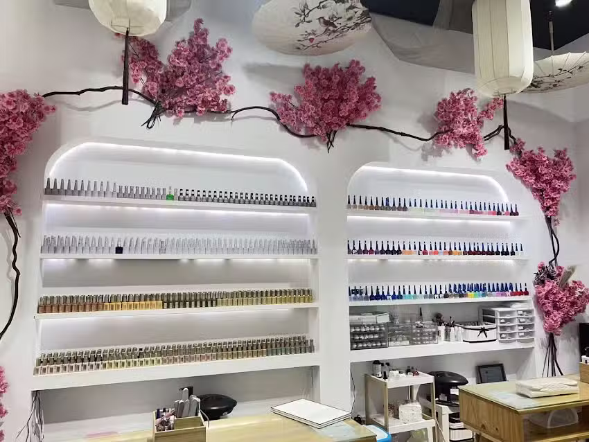 Unique Nalis Uñas Moncloa