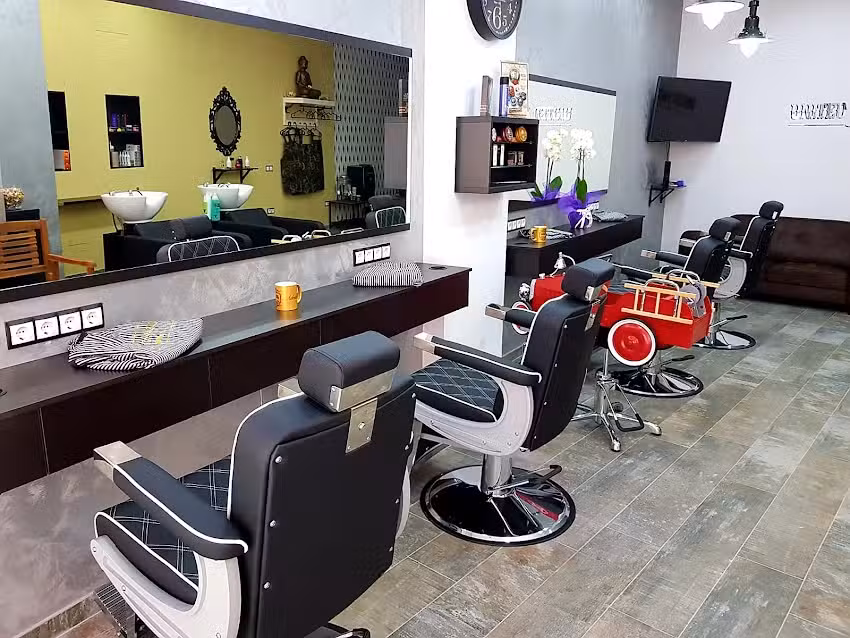United Barbers Adrián Yasmina
