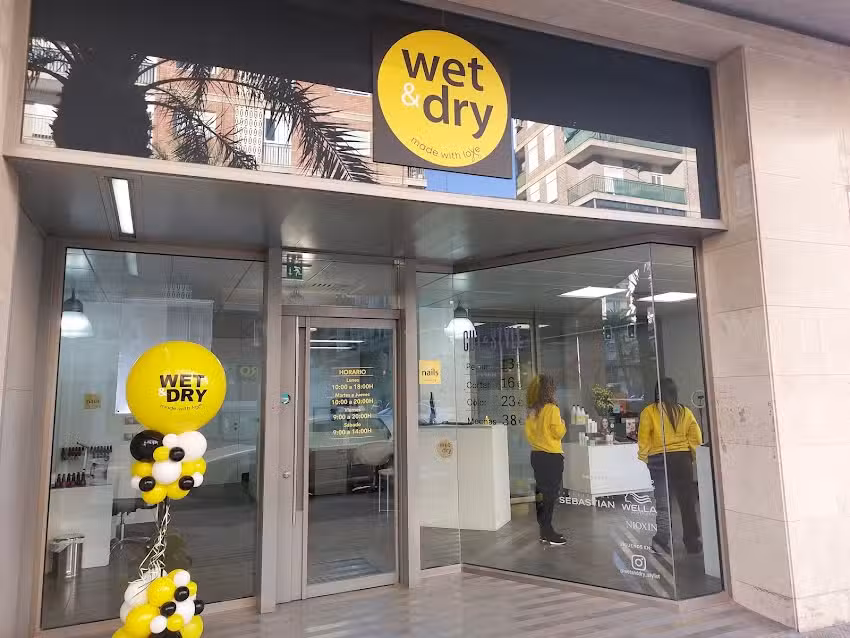 WET AND DRY (Pedro Juan Perpi&ntilde;an)